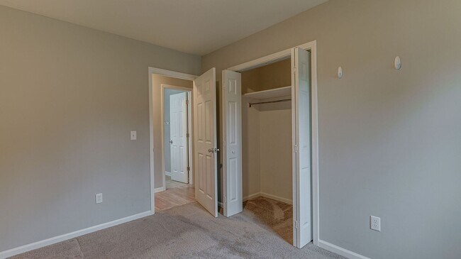 Building Photo - 3 Bedroom 1.5 Bath Home in Holly Court - Goose Creek