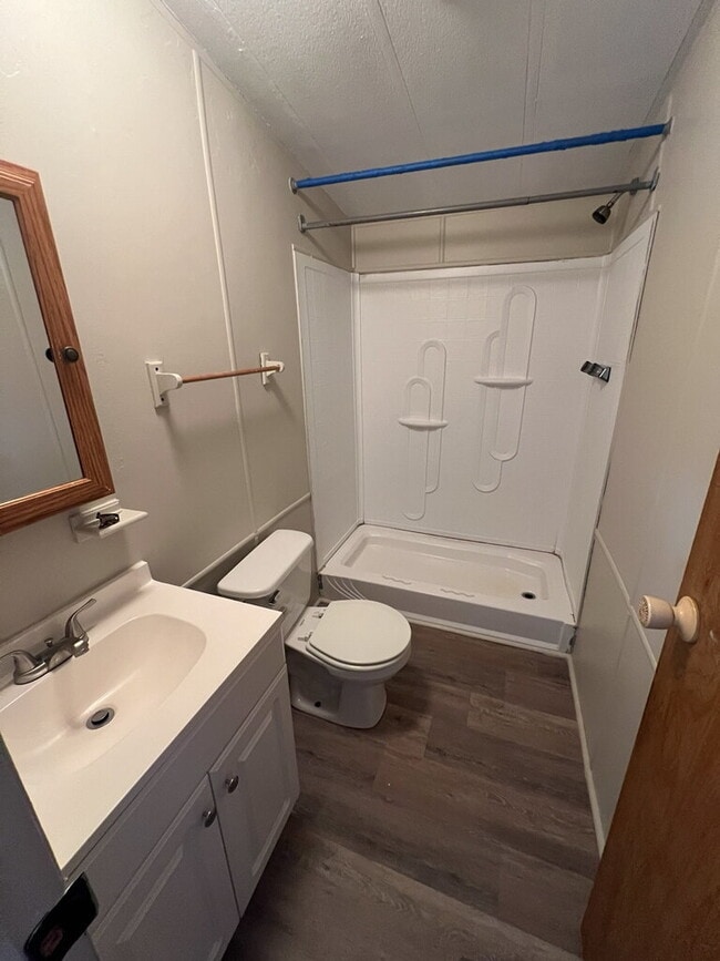 Building Photo - 2 Bedroom Mobile Home-516 Greenwood Dr.