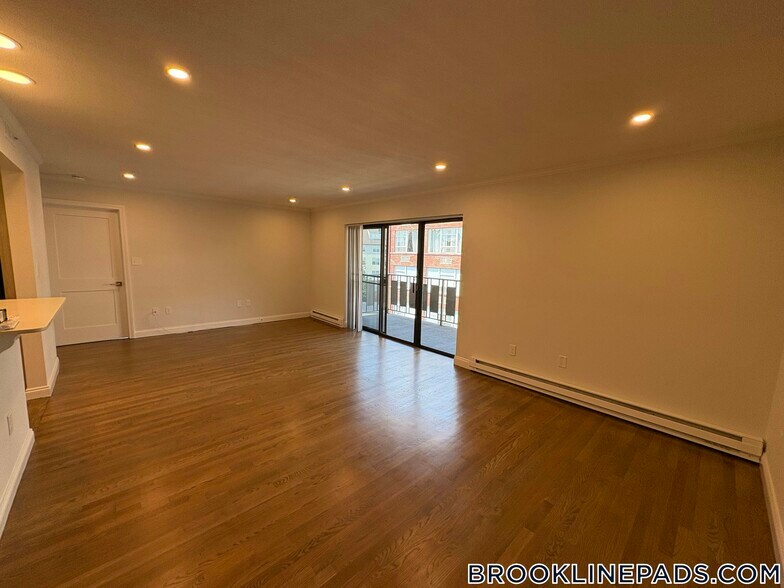 Building Photo - 320 Hammond Pond Pkwy