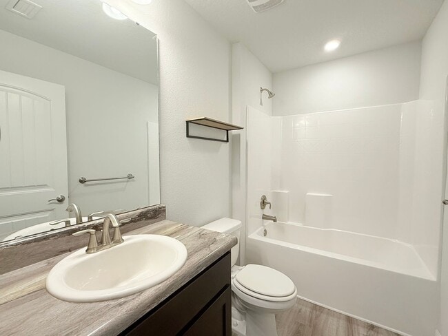 Building Photo - Spacious Home - Ashley Place