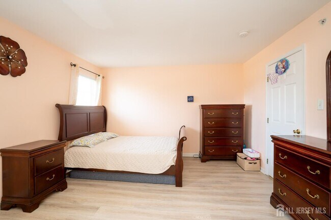 Building Photo - 908 Blossom Cir