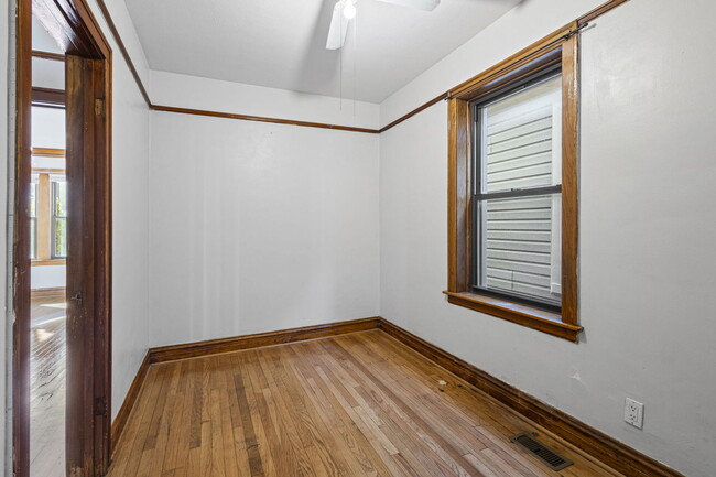 Building Photo - 4537 S Richmond St