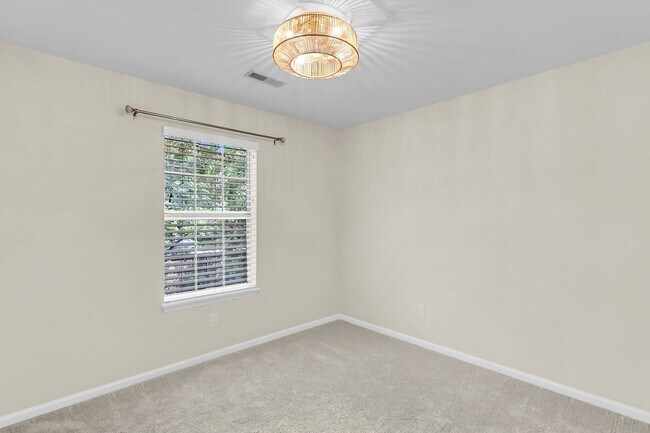 Building Photo - Coastal Convenience in the Heart of Mount Pleasant