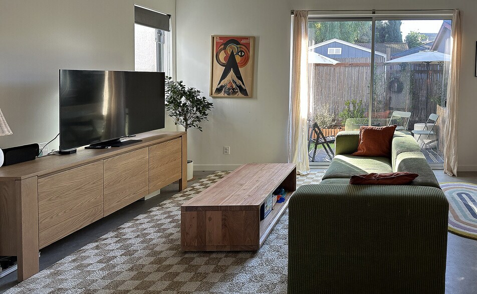 Building Photo - 2284 India St