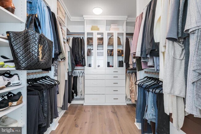 Building Photo - 8201 River Rd