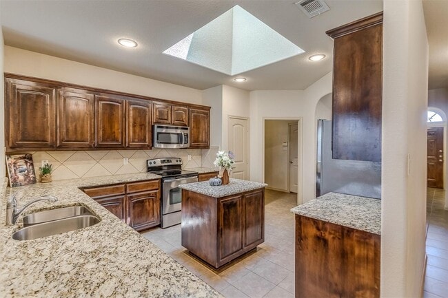 Building Photo - Great 3 Bdrm 2 Bath Home w Study in Argyle Tx