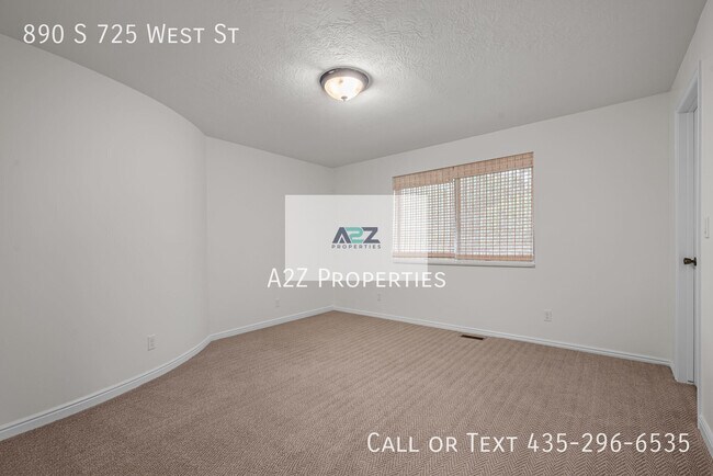 Building Photo - 890 S 725 W St