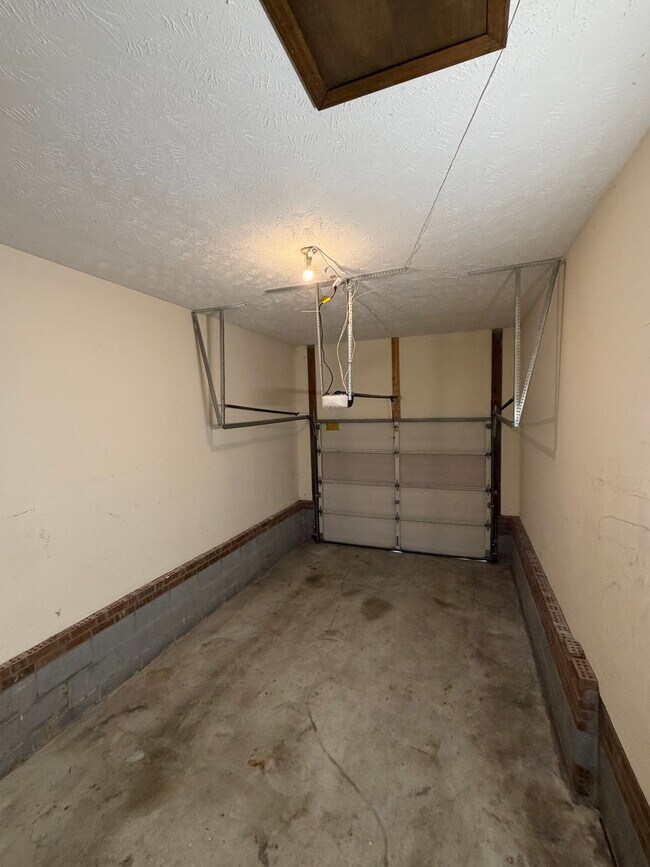 Building Photo - 6705 Winchester St