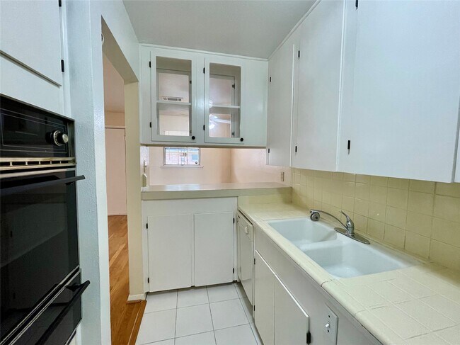 Primary Photo - 3420 Mt Vernon St