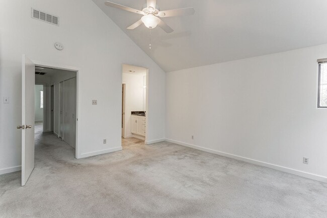 Building Photo - TCU / Medical District Townhome