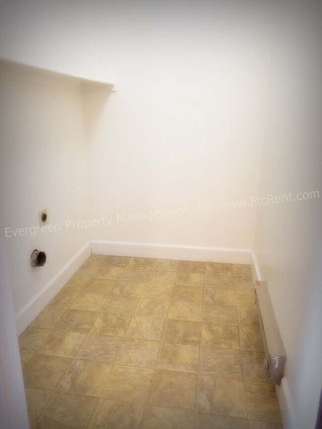 Building Photo - 3950 Manhattan Ave