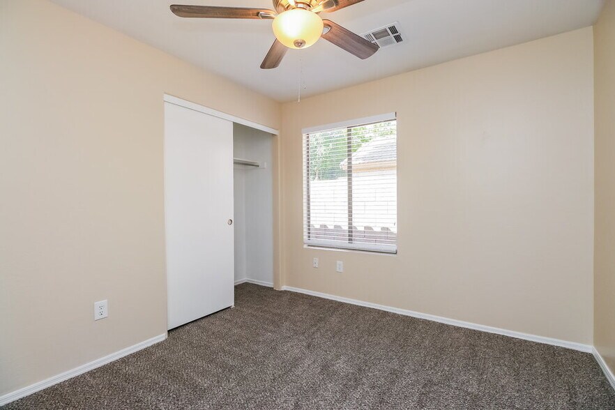 Building Photo - 495 W Scott Ave