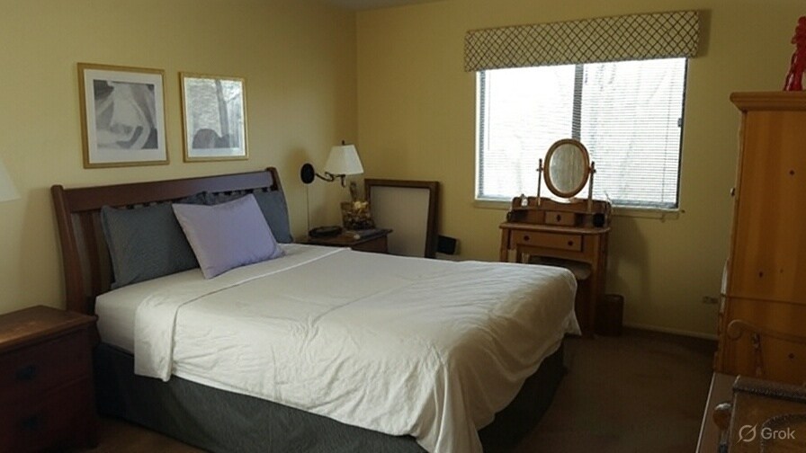 Building Photo - 404 Pinetree Ln