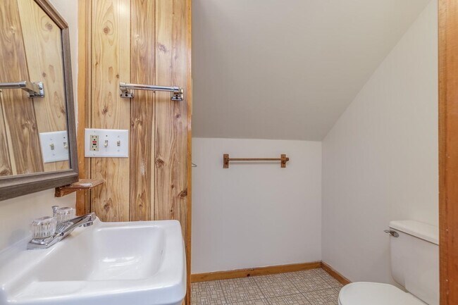 Building Photo - 48 Beacon St