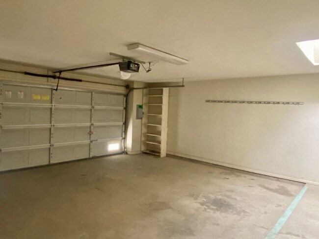 Building Photo - 617 Cielo Vista Ct