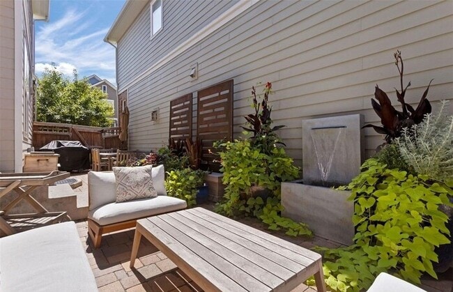 Building Photo - Modern 3BR Home with Finished Basement & Private Courtyard in Lowry