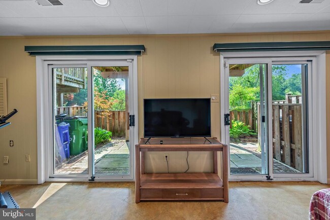 Building Photo - 7261 Dockside Ln
