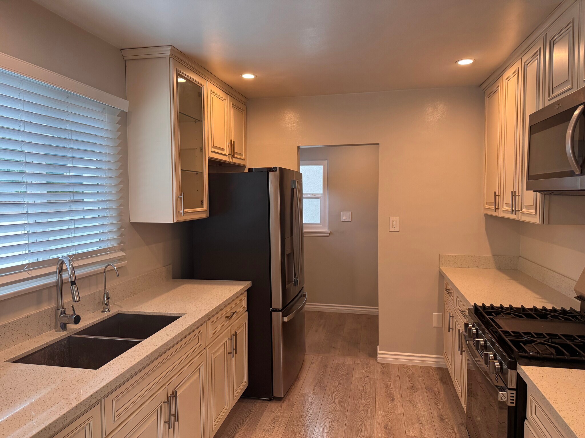 Building Photo - 7454 Gaviota Ave