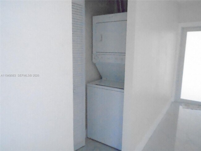 Building Photo - 6851 SW 48th Terrace