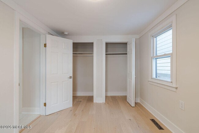 Building Photo - 94 Valley Ave