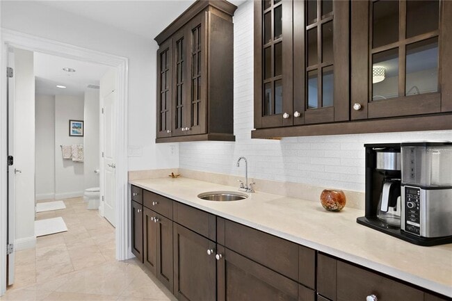 Building Photo - 450 Knights Run Ave