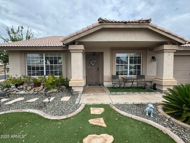 Primary Photo - 820 N Owl Dr