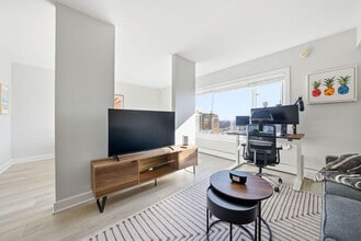 Building Photo - 899 Pine St