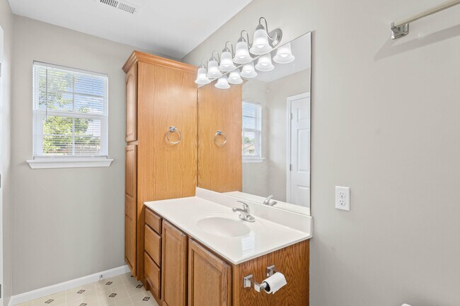 Building Photo - 5703 Candlewood Dr