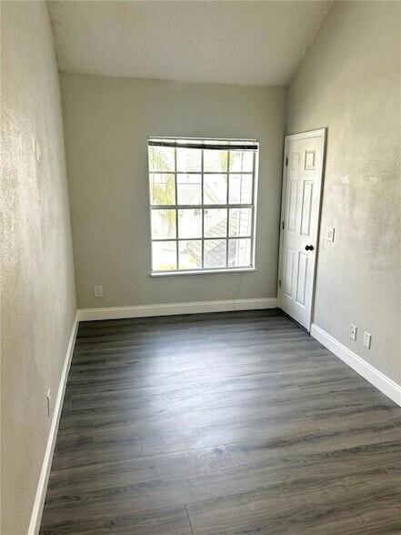 Building Photo - 12219 Armenia Gables Cir