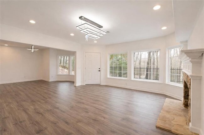 Building Photo - 1430 Hillcrest Heights