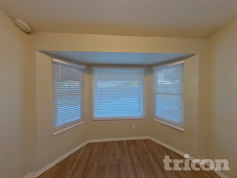 Building Photo - 413 E Merrill Ave