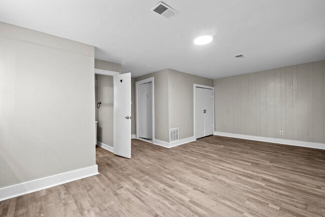 Building Photo - Southwestern Parkway