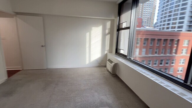 Building Photo - 833 N Dearborn St