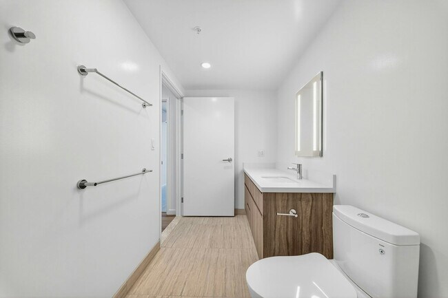 Building Photo - 1500 Rycroft St