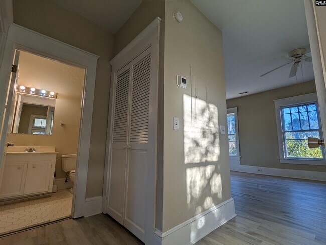 Building Photo - 3121 Rosewood Dr