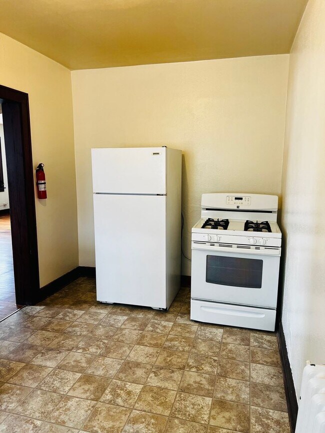 Building Photo - Downtown Charm with Character to Spare – Available Early July!