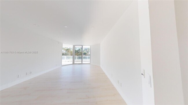 Building Photo - 21050 NE 38th Ave