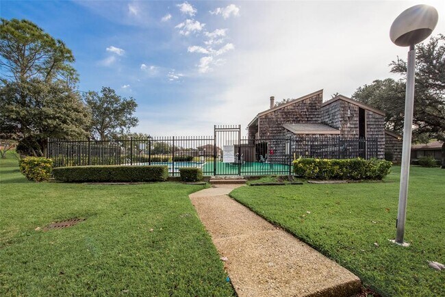 Building Photo - 4417 Westminster Dr