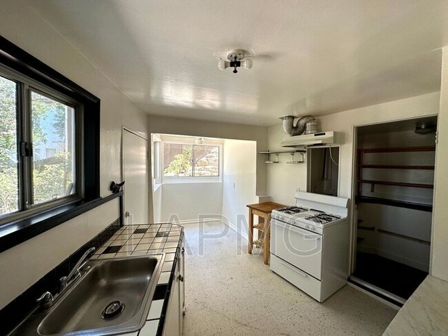 Building Photo - 2434 Echo Park Ave