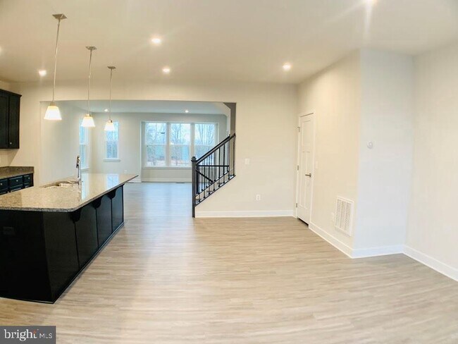 Building Photo - 11380 Willow Green Cir
