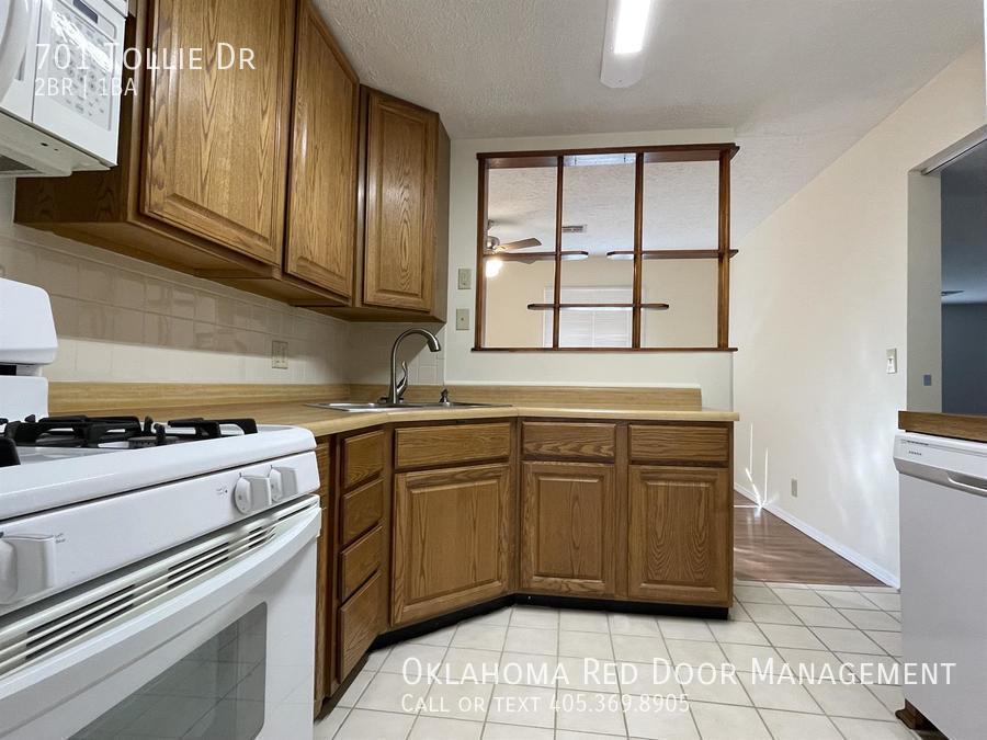 Building Photo - 701 Tollie Dr