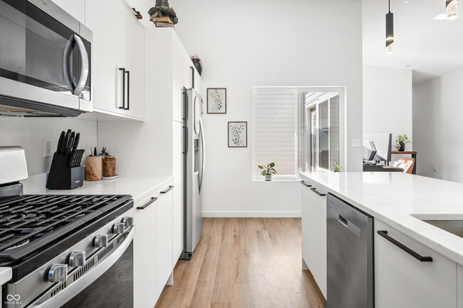 Building Photo - 318 N Tacoma Ave