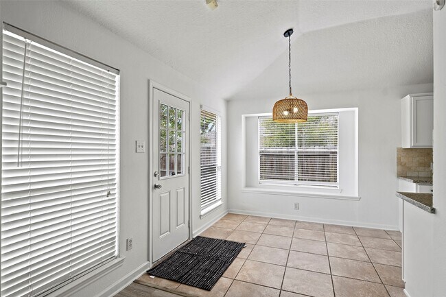 Building Photo - 21055 Southern Colony Ct