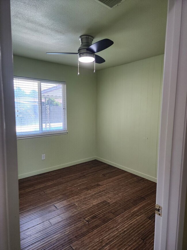 Building Photo - 3 Bedroom 2 Bathroom with Pool Near Davis High School