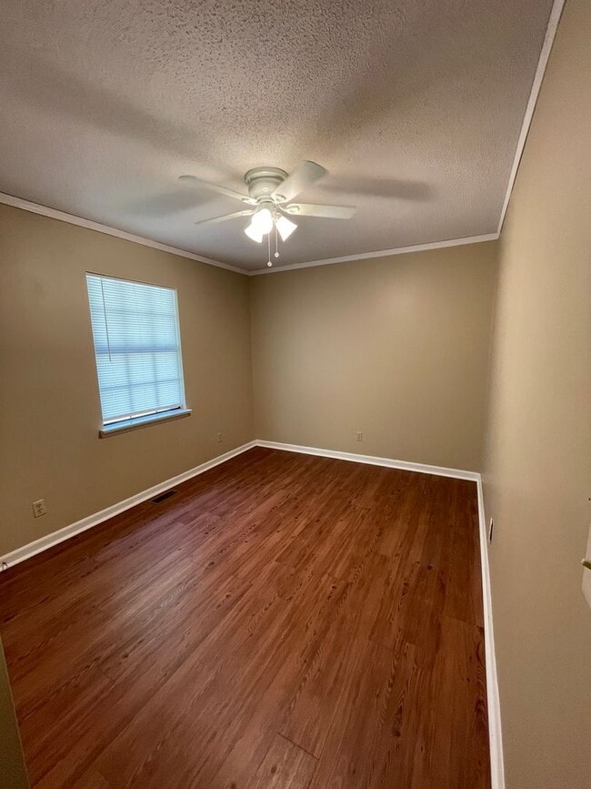 Building Photo - Secluded Hilltop Bungalow with Fenced Yard & Front Deck