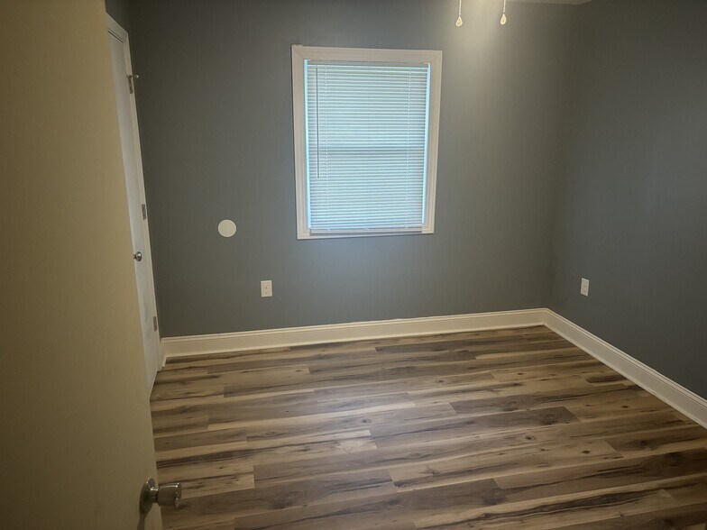 Building Photo - 222 Wood Dale Dr