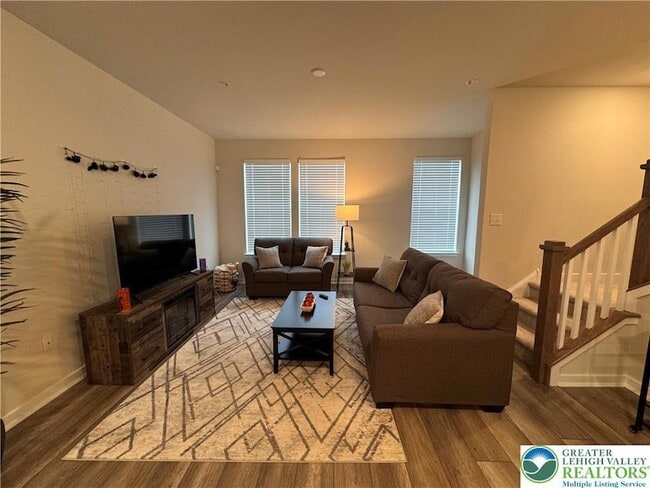 Building Photo - 7505 Clayton Ave