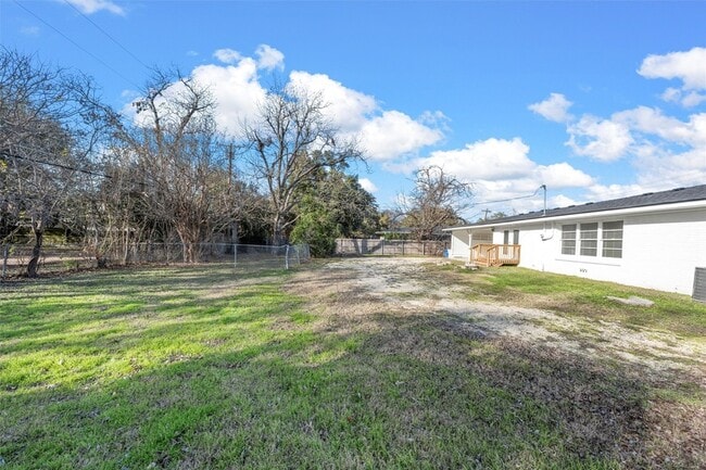 Building Photo - 2416 Lake Air Dr