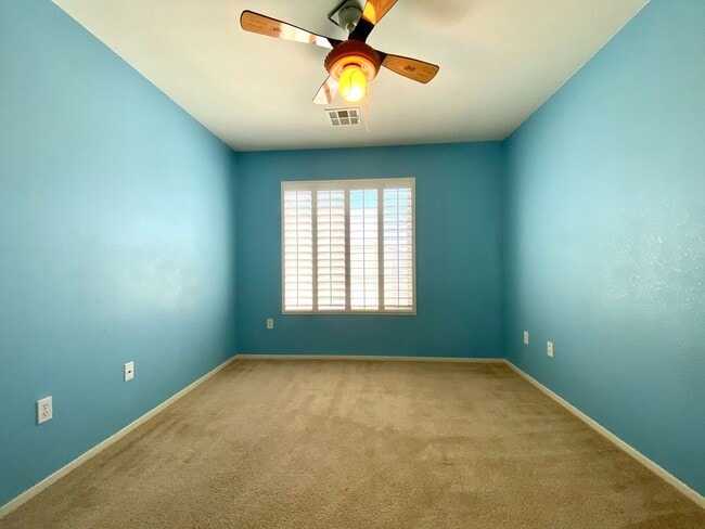 Building Photo - Nice 2-story home