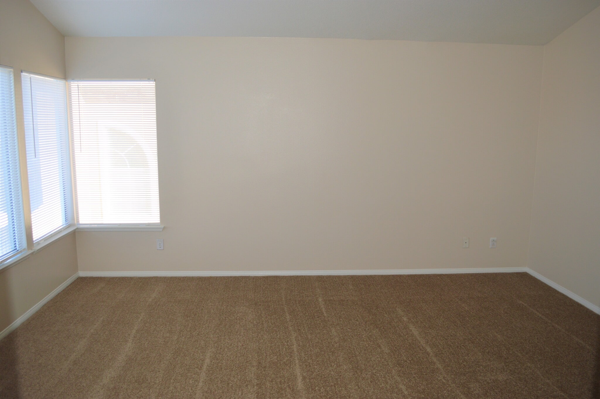 Building Photo - 948 Villa Montes Cir